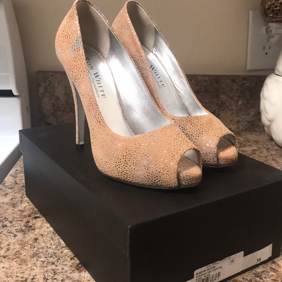 Peep toe pumps - Picture 1 of 6